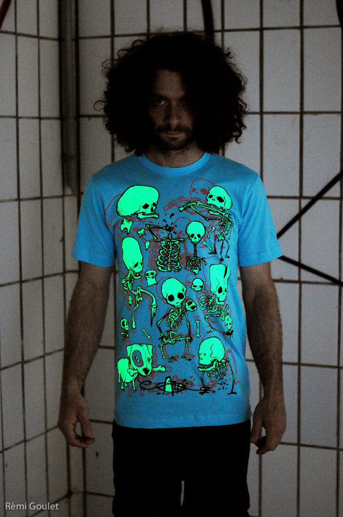 Alxbizar by French Loser  //  Photos réalisées à l'occasion de la commercialisation du tee-shirt "Remains & Bones" designed by Alxbizar pour French Loser