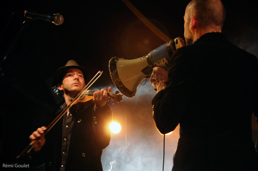 Santa Macairo Orkestar  //  en concert à Cholet, release party